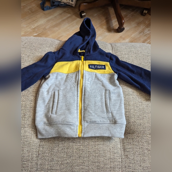 Tommy Hilfiger Sweatsuit 12M - Picture 3 of 6